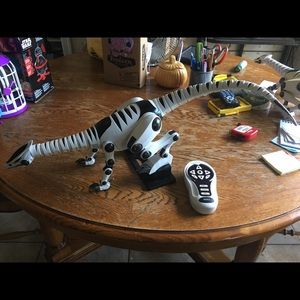 Wow wee roboraptor 28” with remote like new